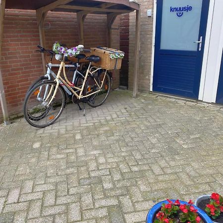 Knuusje: Knus En Gastvrij! Vila Vrouwenpolder Exterior foto